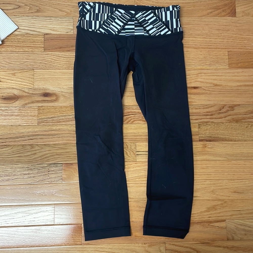 Lululemon cropped leggings size 4.